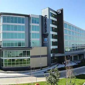 The Grand Airport By Lakeview Hotel